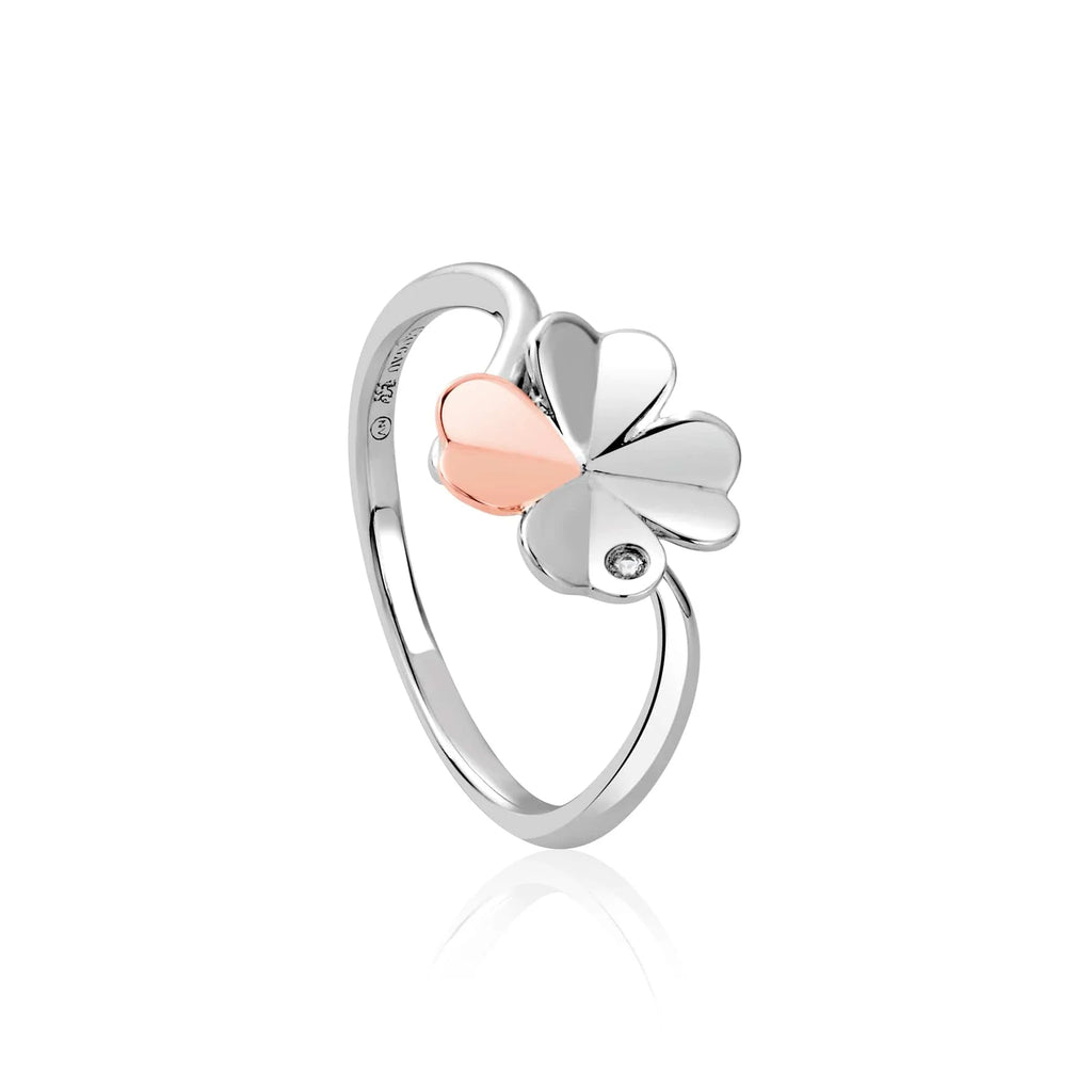 A Clogau Pob Lwc Ring 3SLCL0609 with a clover on it.