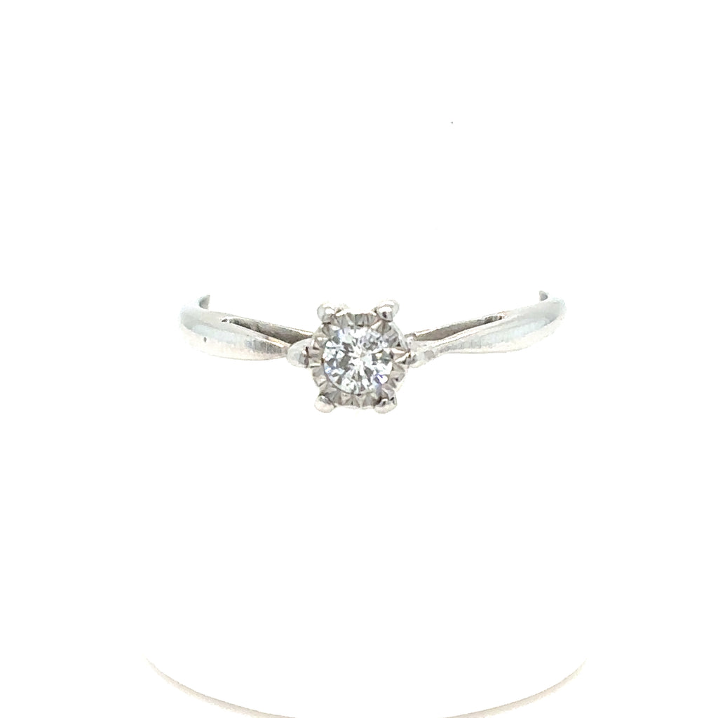 The Pre-loved Solitaire Diamond Engagement Ring in 9ct white gold showcases a single round-cut diamond in a four-prong setting, displayed against a white background.