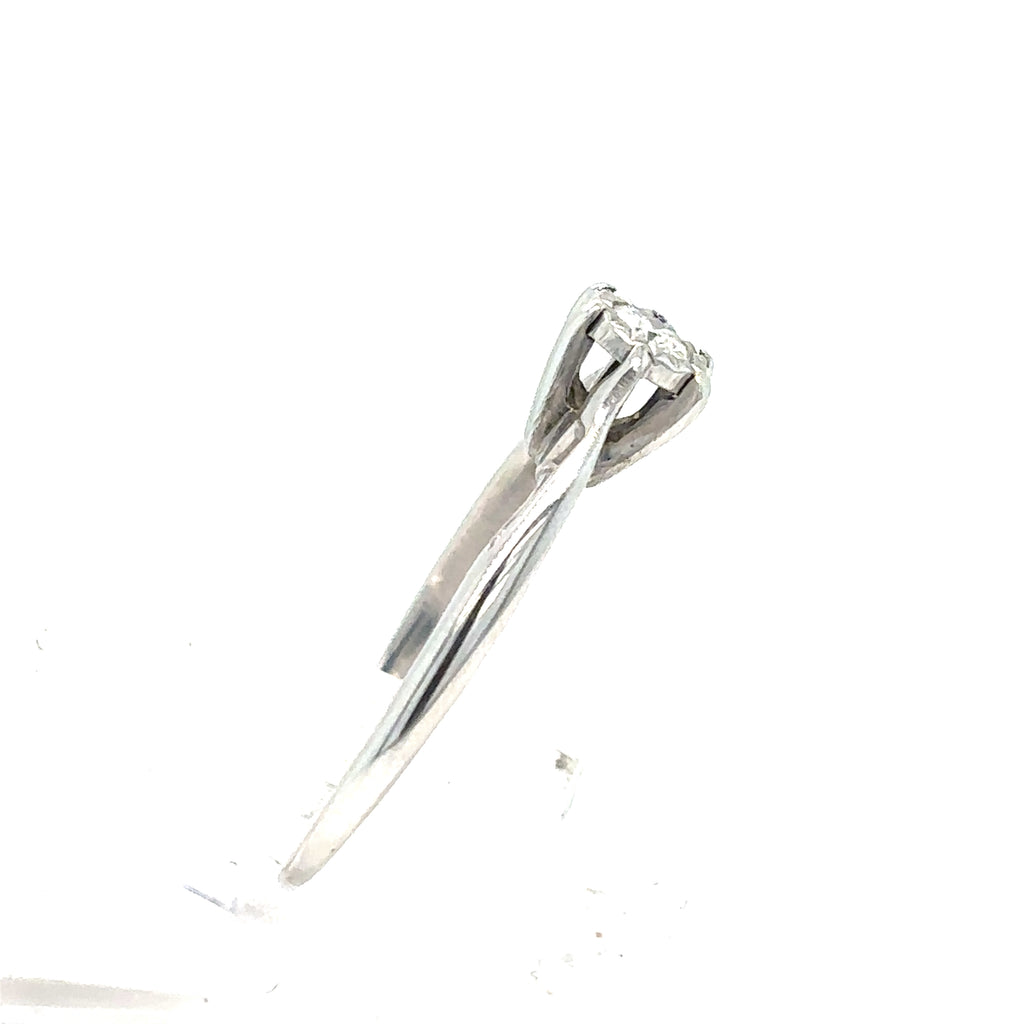 The Pre-loved Solitaire Diamond Engagement Ring in 9ct white gold features a round diamond in a prong setting, showcased on a white background.