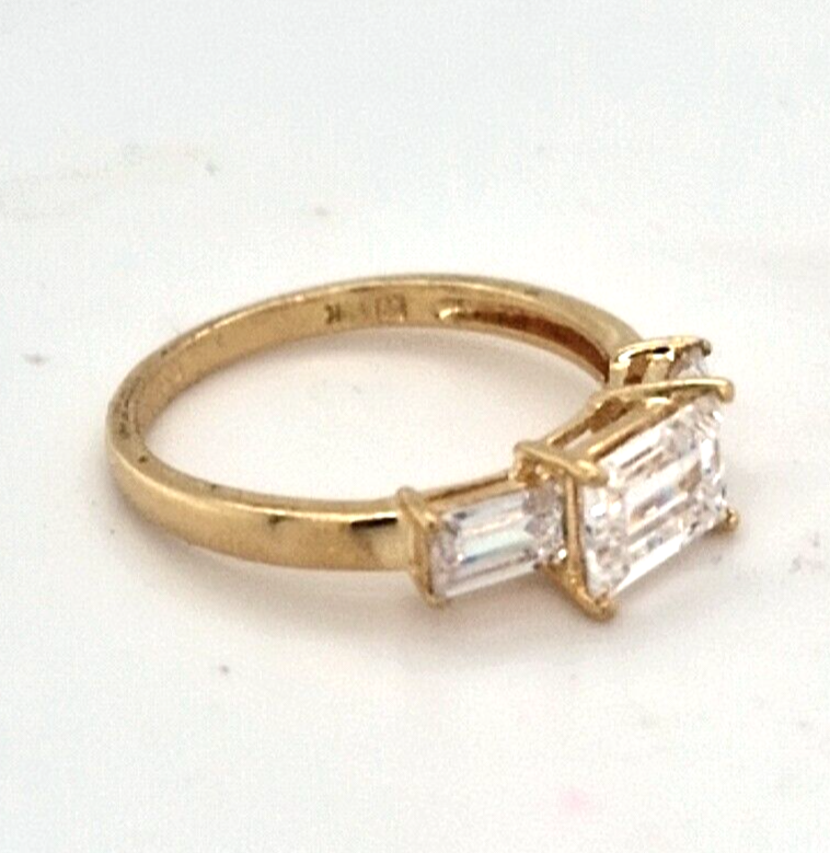 9ct Gold Trilogy Zirconia Ring.