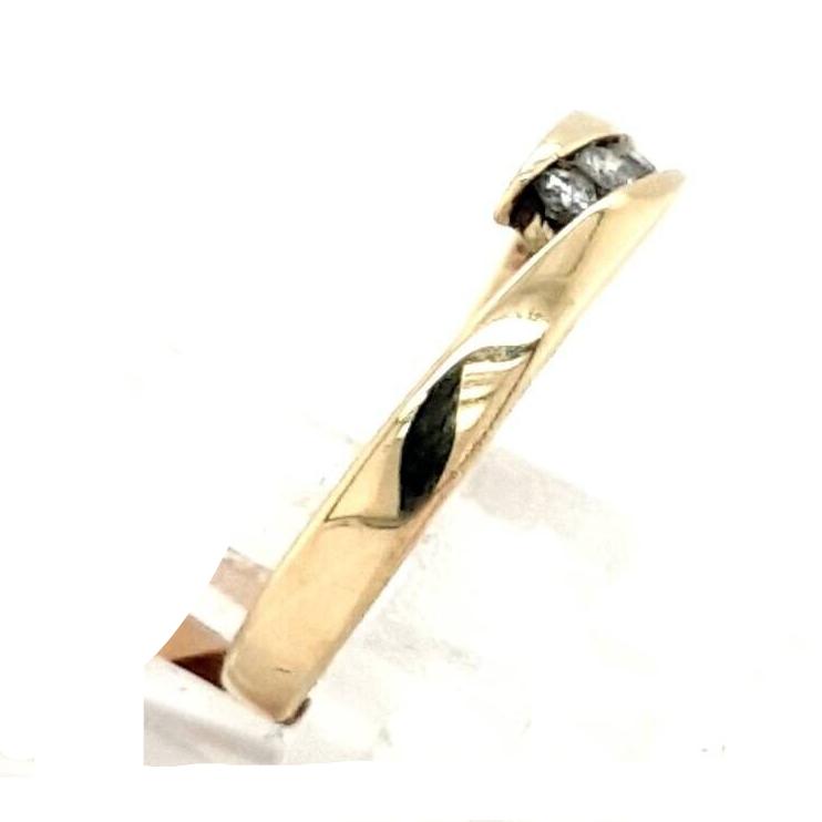 9ct Gold Diamond Three Stone Crossover Ring