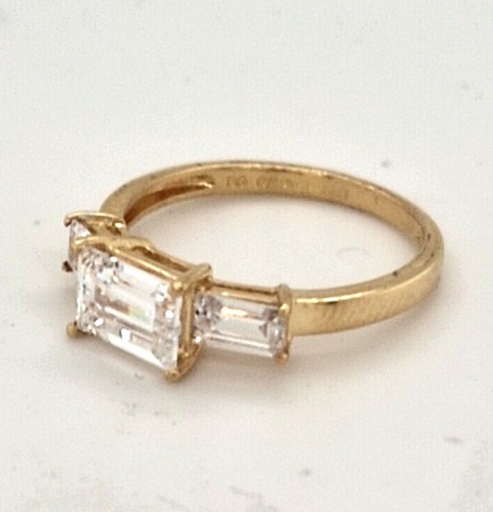 9ct Gold Trilogy Zirconia Ring.