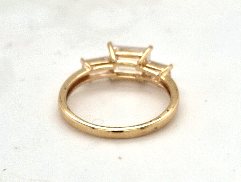 9ct Gold Trilogy Zirconia Ring.