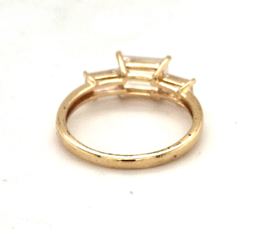 9ct Gold Trilogy Zirconia Ring.