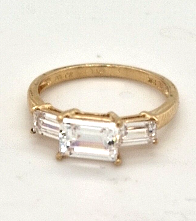 9ct Gold Trilogy Zirconia Ring.