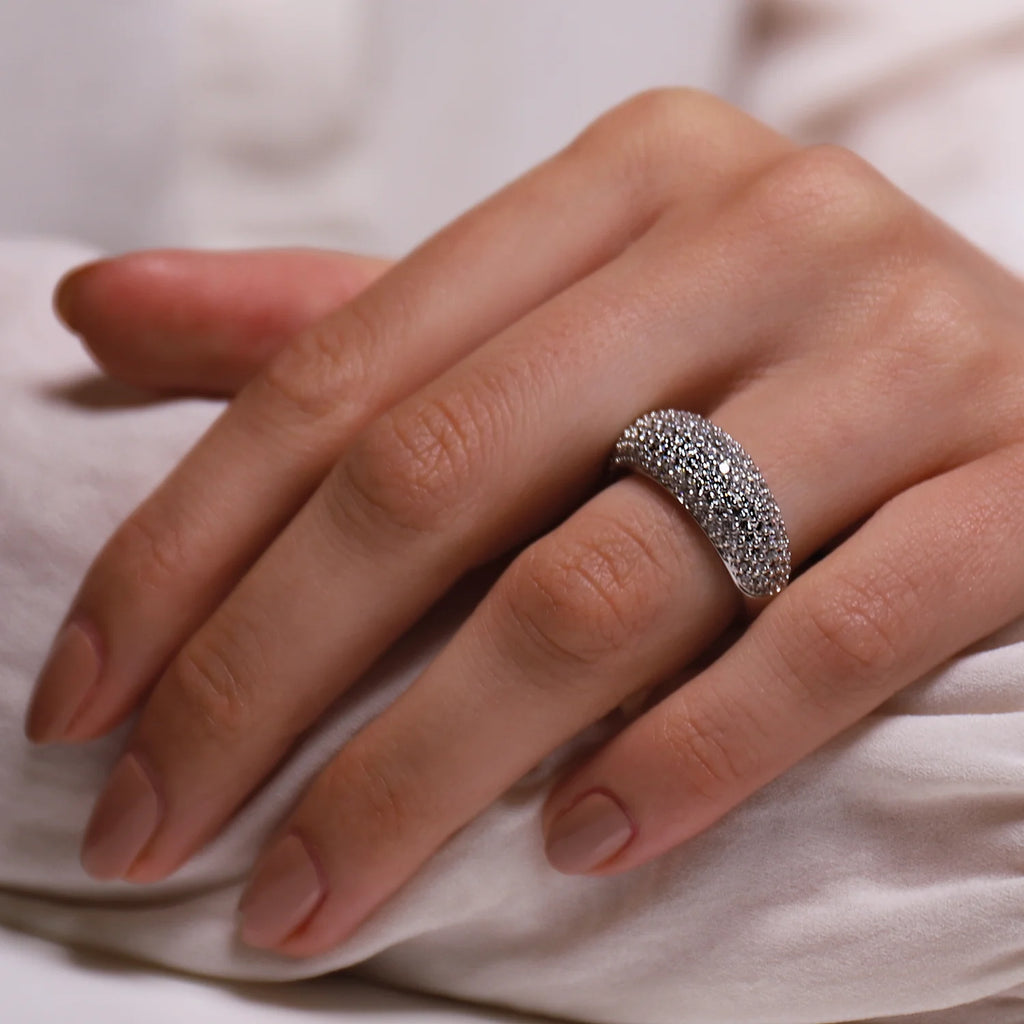 A woman's hand with a TI SENTO – Milano Sparkling Ring 12172ZI on it.