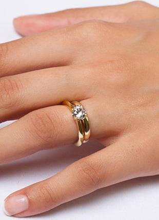 A woman's hand with a Clogau 18ct Gold Welsh Wedding Ring – 5mm on it.