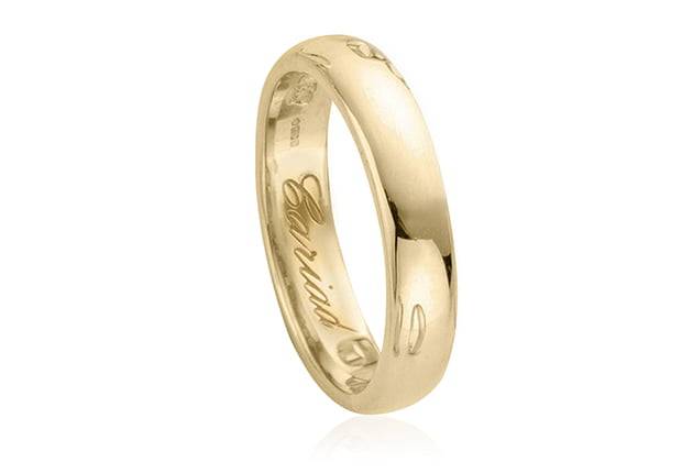 A yellow Clogau 18ct Gold Welsh Wedding Ring – 4mm with the words lord of the rings written on it.