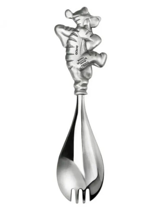 A Winnie The Pooh Tigger Spork – 0175002 with a figure on it.