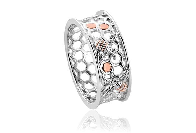 A Clogau Honey Bee Honeycomb Ring 3SHNBWR with bees on it.
