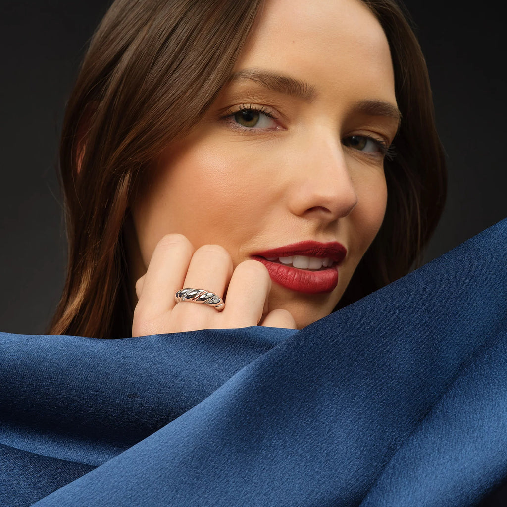 A woman is posing with a Clogau Lover’s Twist Ring 3SLTW0615 on her finger.