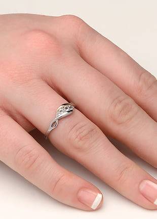 A woman's hand with a Clogau Past Present Future® Ring. 3SPPFR on it.
