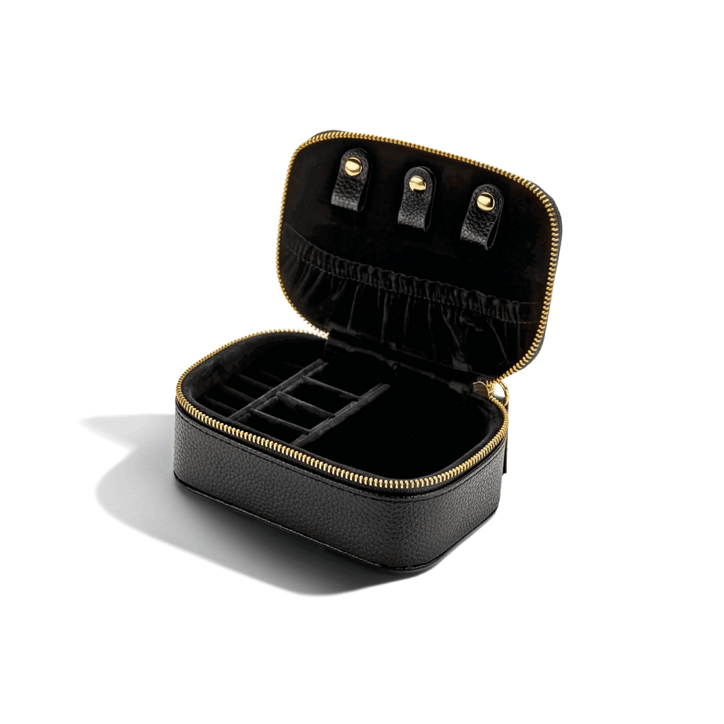 A black leather TI SENTO Milano Bangle Gift Set 4851SI jewelry case with two compartments.