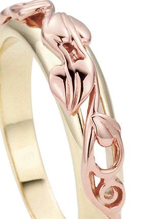 A Clogau Tree of Life® Ring ILR with a floral design.