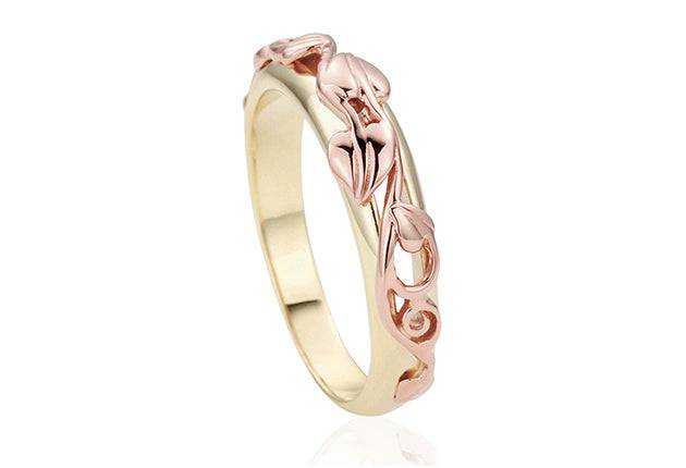 A Clogau Tree of Life® ring with a leaf design.