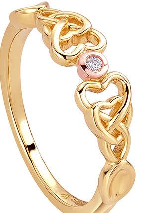 A Clogau Lovespoon Ring LSDR1 with a diamond.