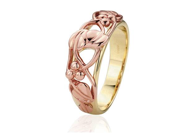 A Clogau Tree of Life® Ring TLR with a floral design.
