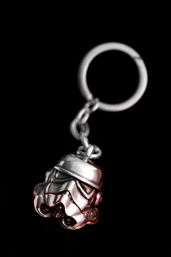 A Stormtrooper Star Wars Keyring with a mask on it.